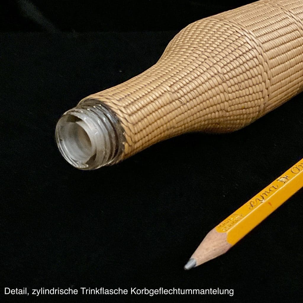 Zwei trinkflaschen aus glas mit feinster korbgeflechtummantelung, jäger-accessoirs, in selten hervorragend erhaltenem zustand! England, um 1850-1870