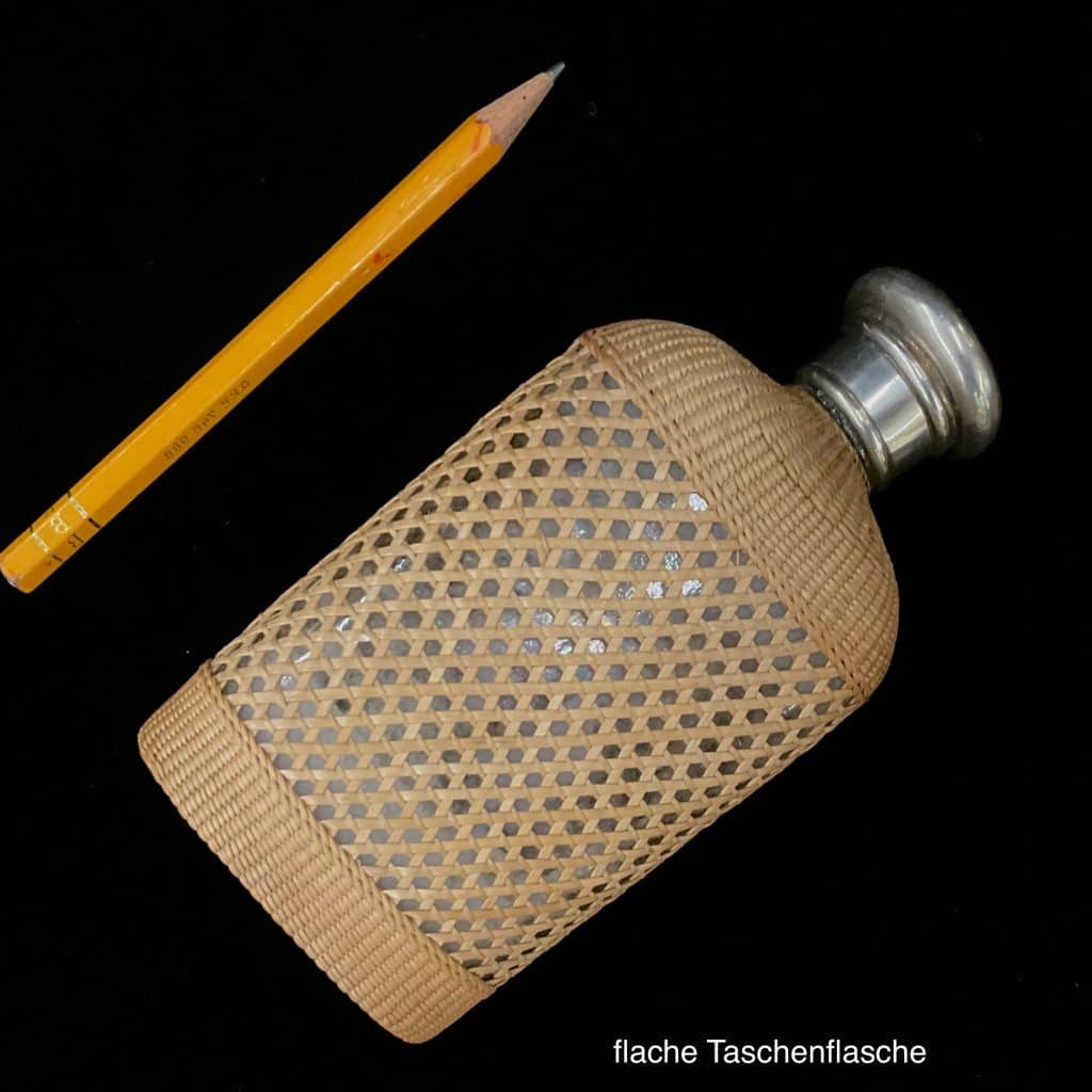 Zwei trinkflaschen aus glas mit feinster korbgeflechtummantelung, jäger-accessoirs, in selten hervorragend erhaltenem zustand! England, um 1850-1870