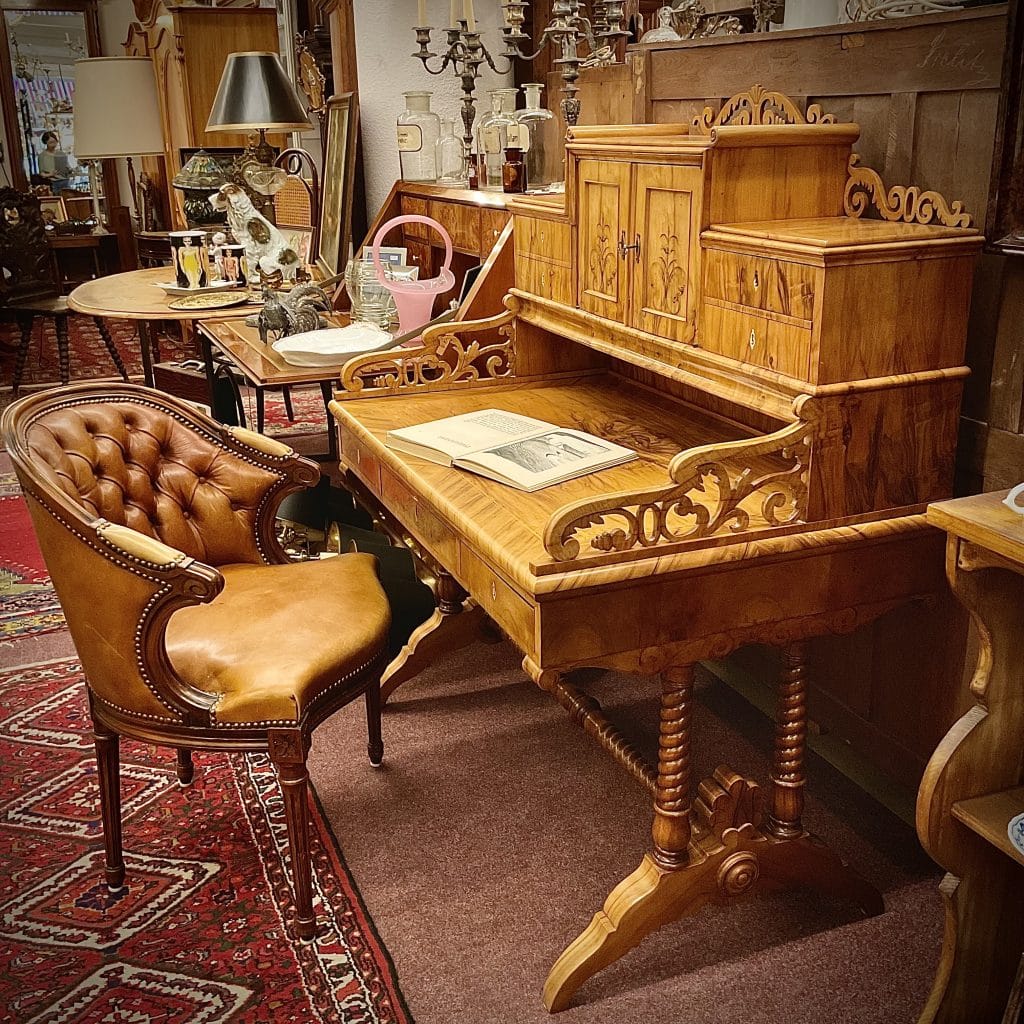 Damensekretär 2. Hälfte 19. Jh (Spätbiedermeier hingehend zum Louis-Phillippes Stil)