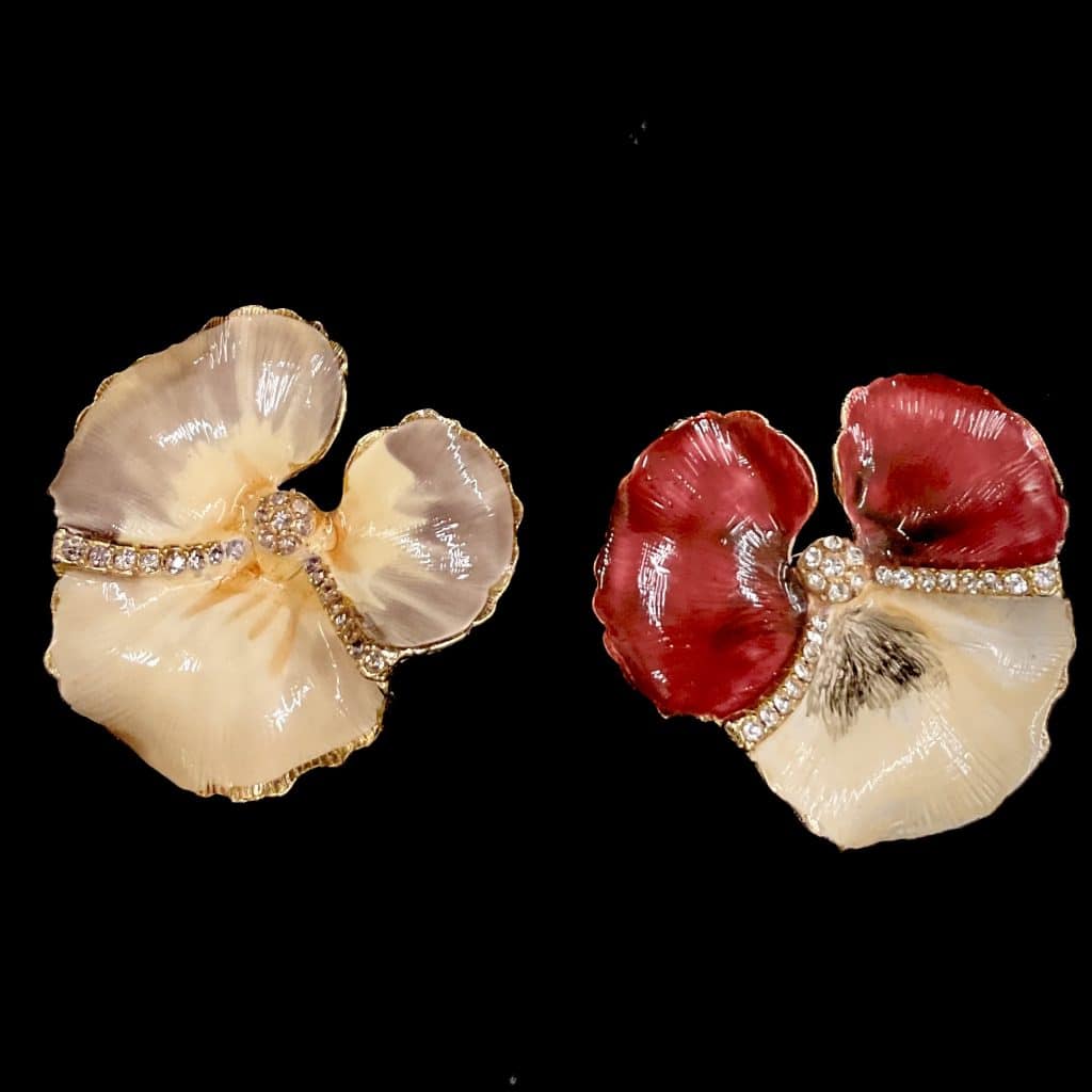 2 hornveilchen-broschen der modeschmuckfirma „weiß“ 1950er bis 1960er