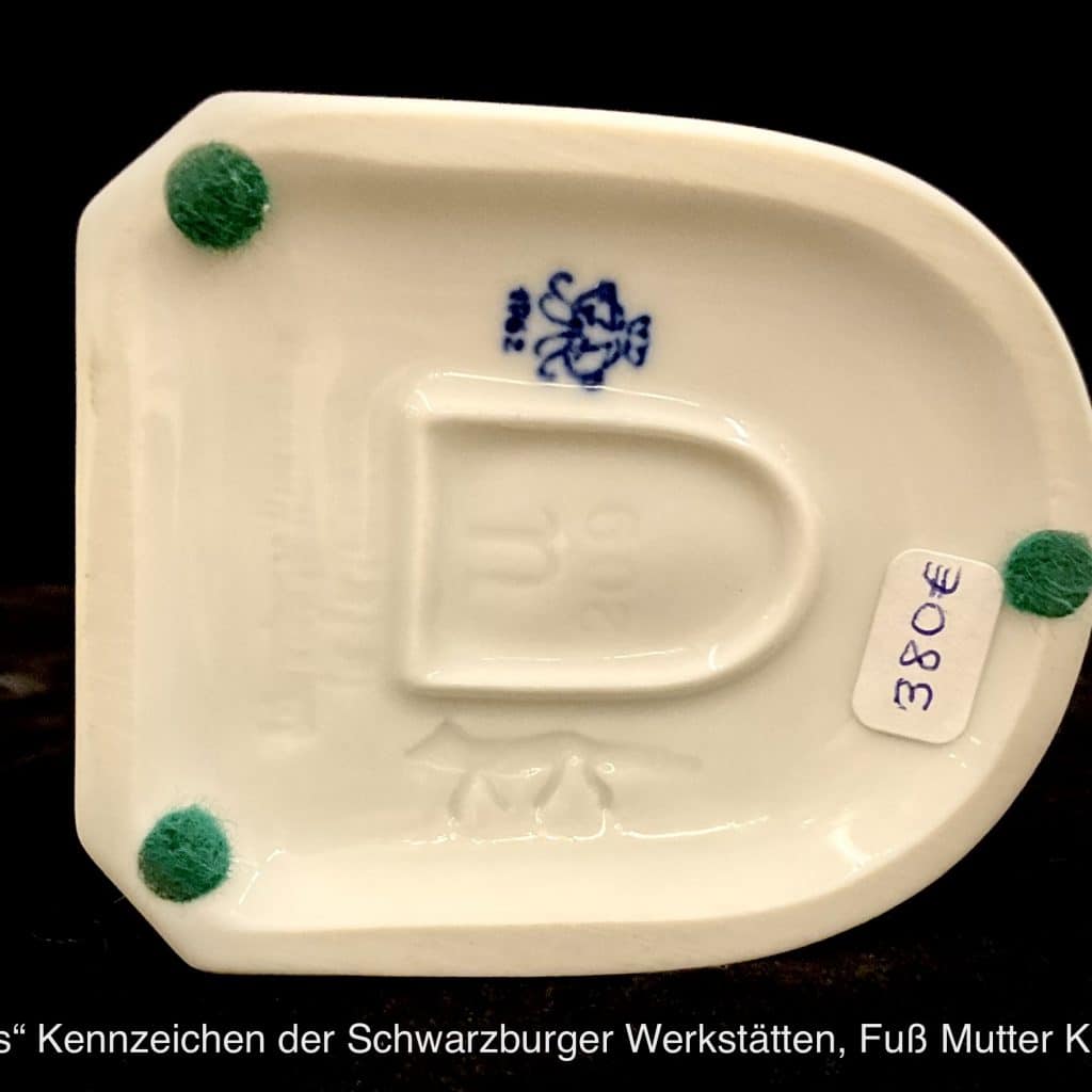 "mutter mit kind" – jetzt im kunsthandel berlin entdecken Bezaubernde porzellanfigur mutter mit kind, monochrom weißfarben, 1919 schwarzburger werkstätten, firmenemblem fuchs unterm sockel vorhanden