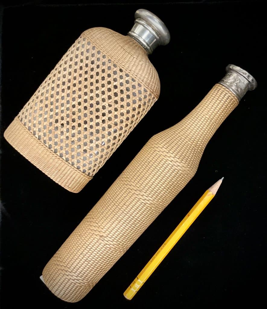 Zwei trinkflaschen aus glas mit feinster korbgeflechtummantelung, jäger-accessoirs, in selten hervorragend erhaltenem zustand! England, um 1850-1870