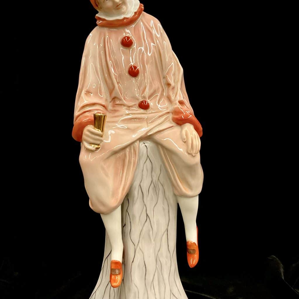 Ens - porzellanfigur: harlekin – jetzt im kunsthandel berlin entdecken Ens - porzellanfigur: harlekin sitzend ca. 1900- 1919, bemalte fassung vom bildhauer anton büschelberger (1869-1934), thüringen,
