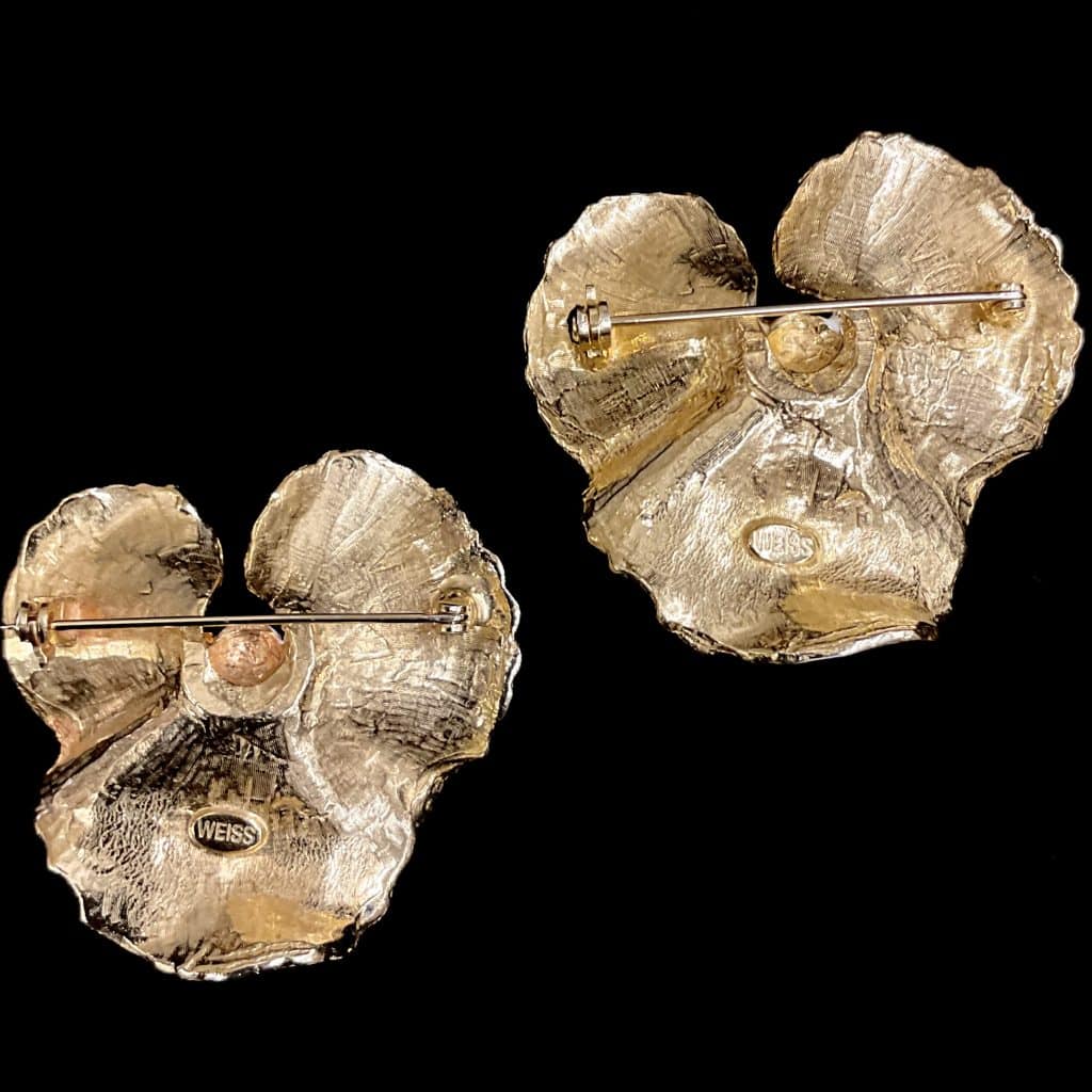 2 hornveilchen-broschen der modeschmuckfirma „weiß“ 1950er bis 1960er