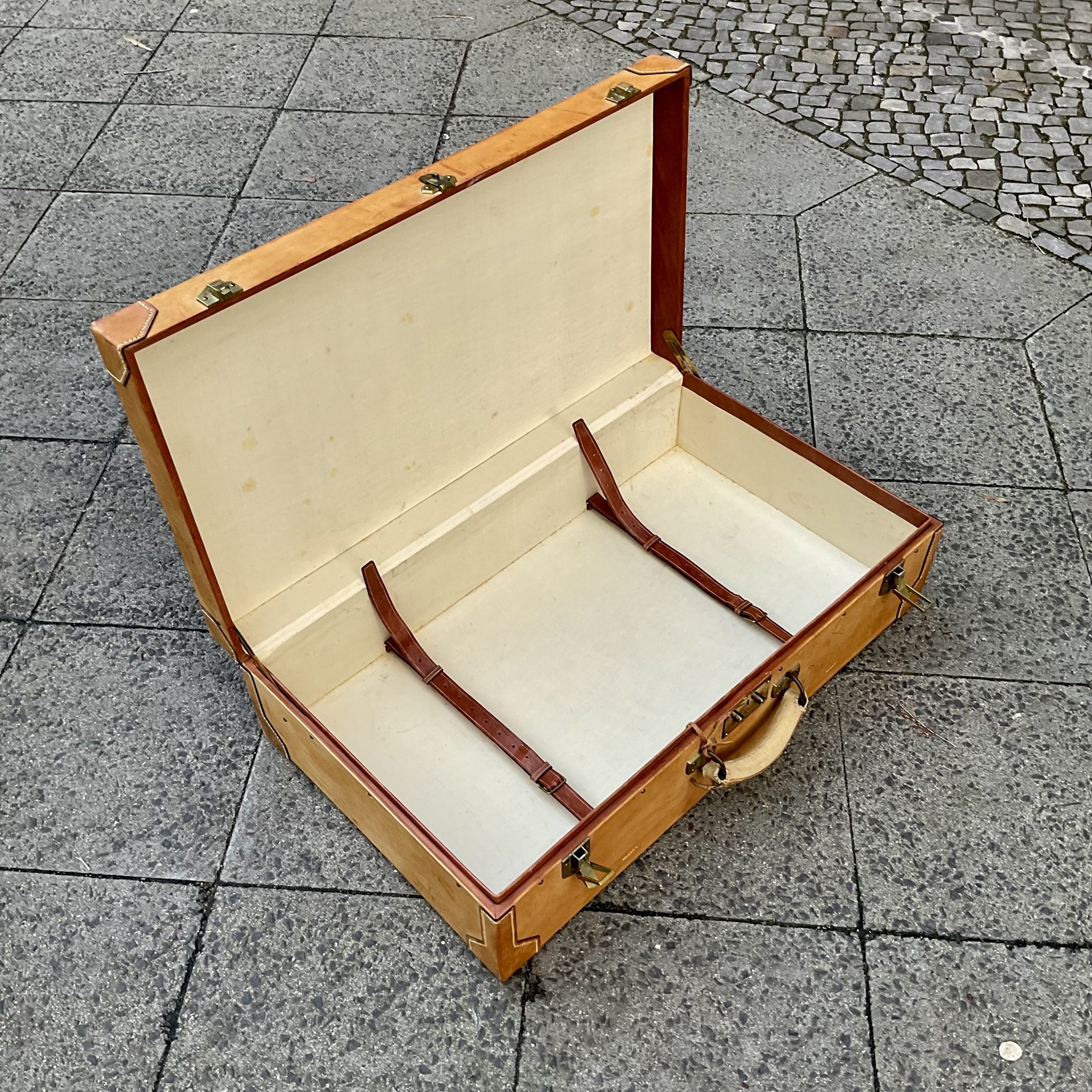 HERMÈS Koffer Vintage Antiquität Leder