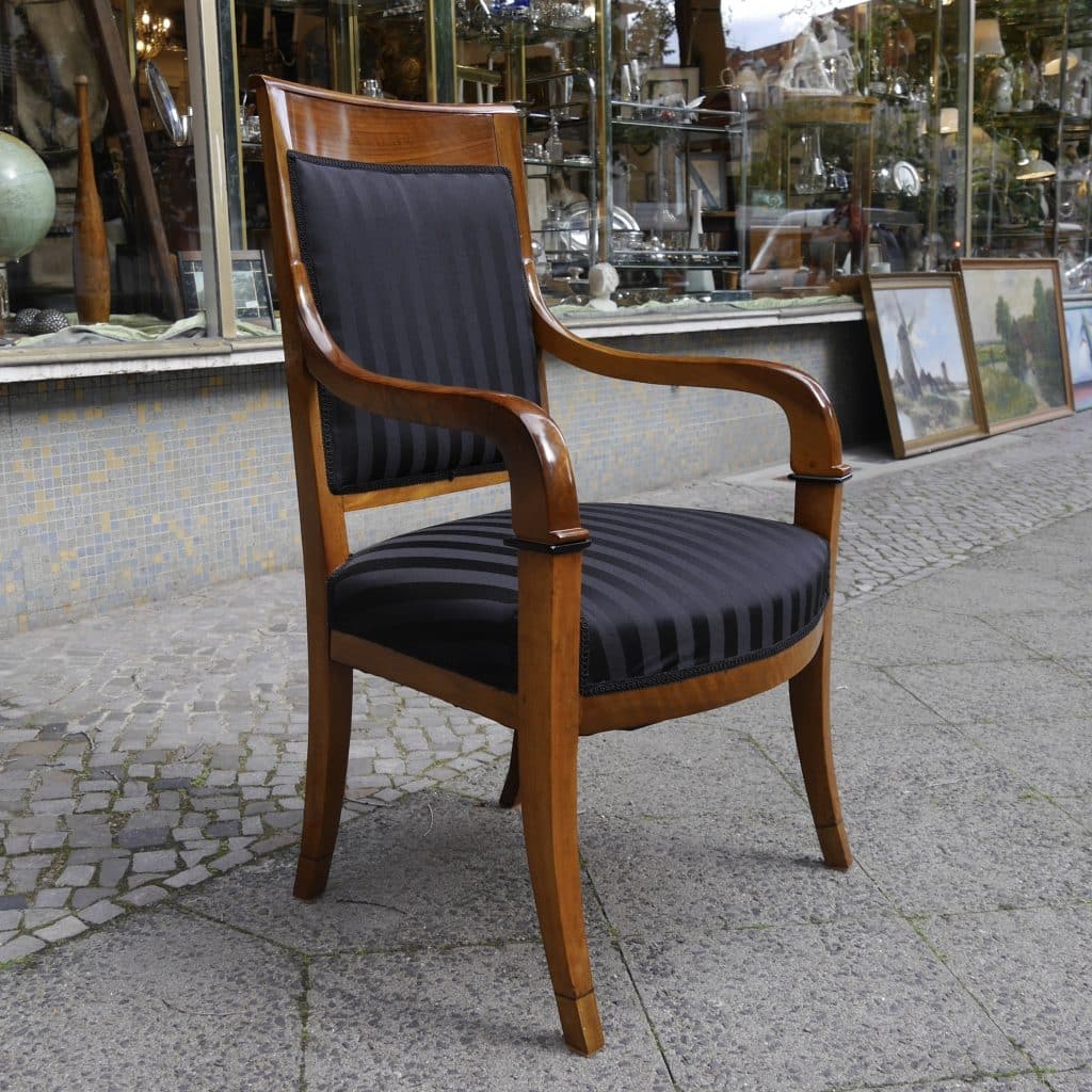 Biedermeier armlehnstuhl • kunst & antiquitäten berlin