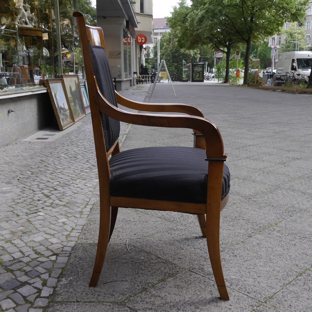 Biedermeier armlehnstuhl • kunst & antiquitäten berlin