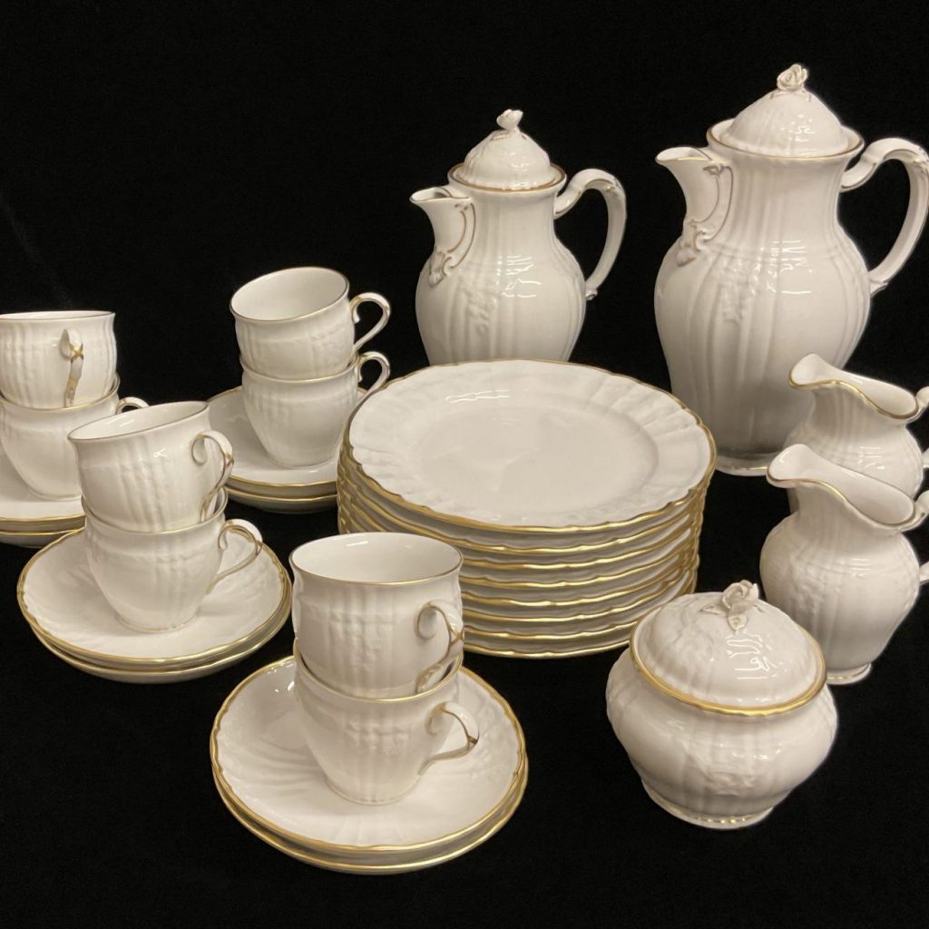 Porzellan/Keramiken • Antiquitäten