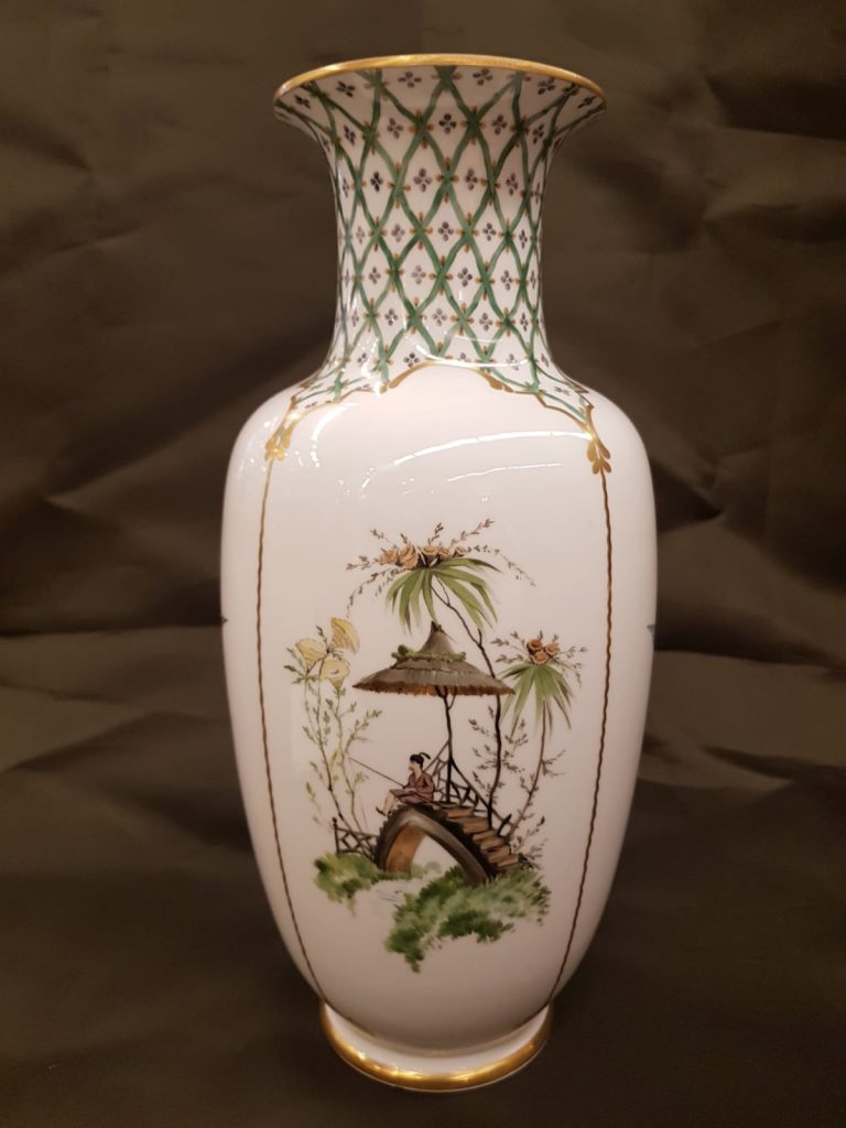 Weiße Vase Nymphenburg • Antiquitäten