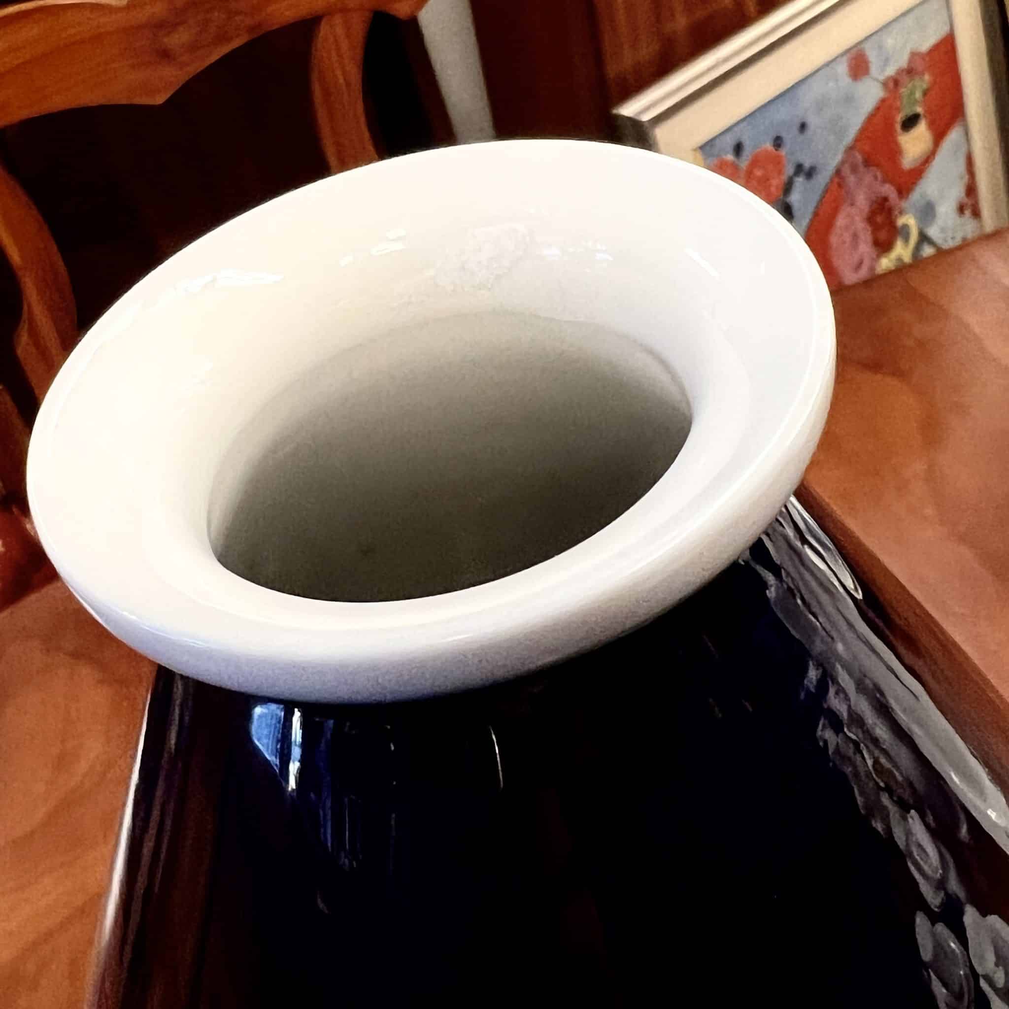 Trude petri kpm-vase – jetzt im kunsthandel berlin entdecken Kobaltblaue_kpm-vase_der__künstlerin_trude_petri_3