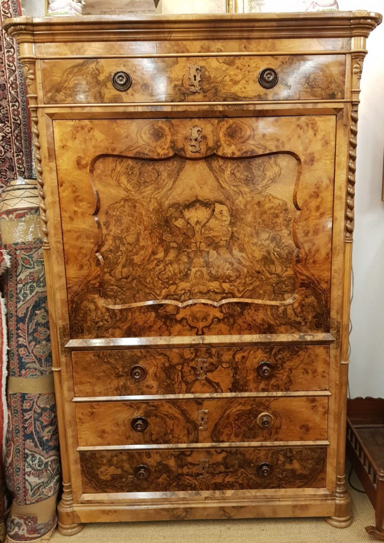 Schranksekretär nussbaum schloßmöbel – jetzt im kunsthandel berlin entdecken Schranksekretär nussbaum schloßmöbel • kunst & antiquitäten berlin