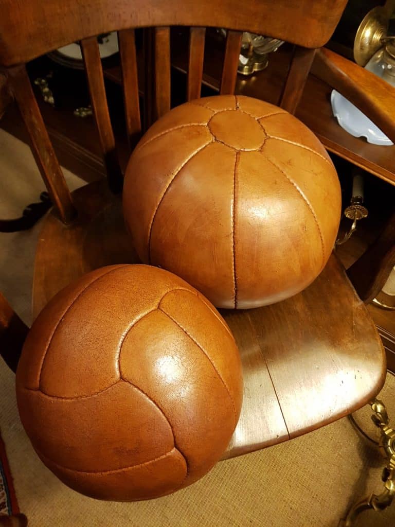 Medizinbälle • kunst & antiquitäten berlin