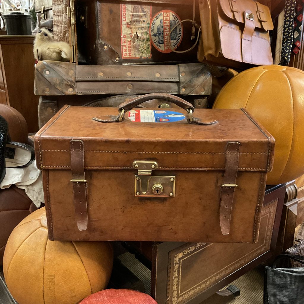 Koffer • Antiquitäten