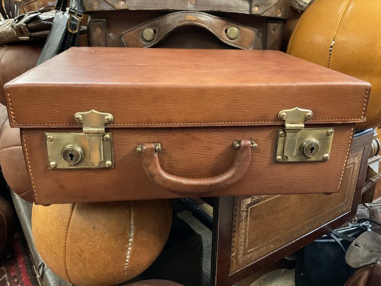 Reisenecessaire-Koffer • Antiquitäten